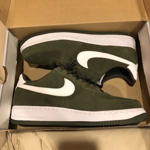 brand new nike air force 1 green suede